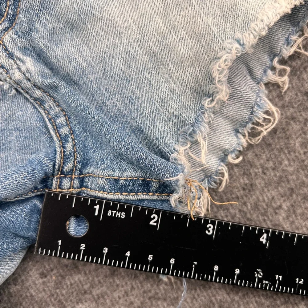 H&M Distressed Denim Cut Off‎ Shorts Light Wash Blue Size 4 Raw Hem 06035847